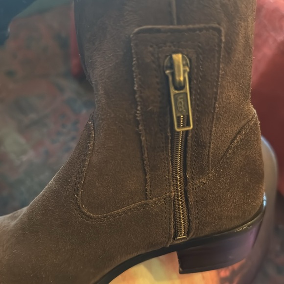 Girls UGG boots - Picture 13 of 16